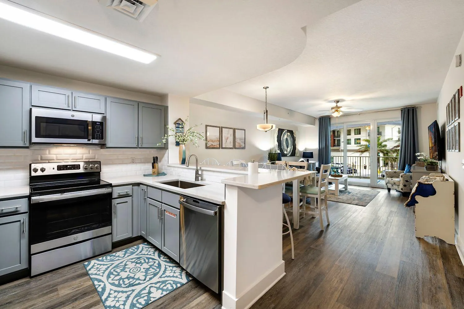 Calypso 3 New Relax Unwind Luxury Pcb Next To Pier Park 3 Bed 2 Bath Pool Hot Tub Tikki Bar Villa Panama City Beach